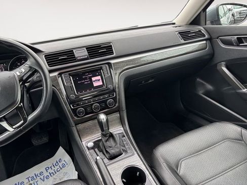 Used 2018 Volkswagen Passat 2.0T SE image 11