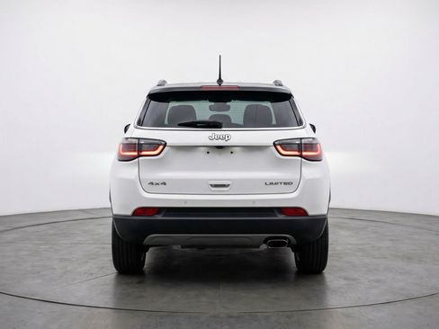 Used 2025 Jeep Compass Limited image 7