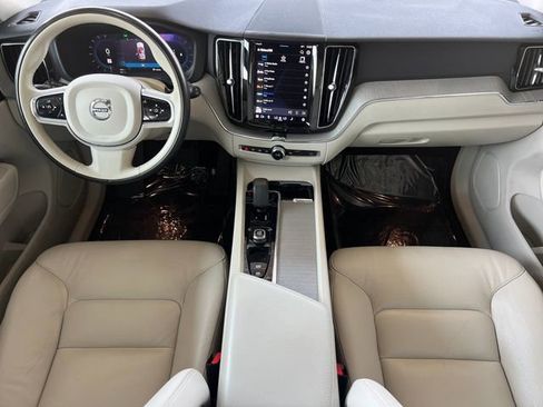Used 2023 Volvo XC60 B5 Plus image 12