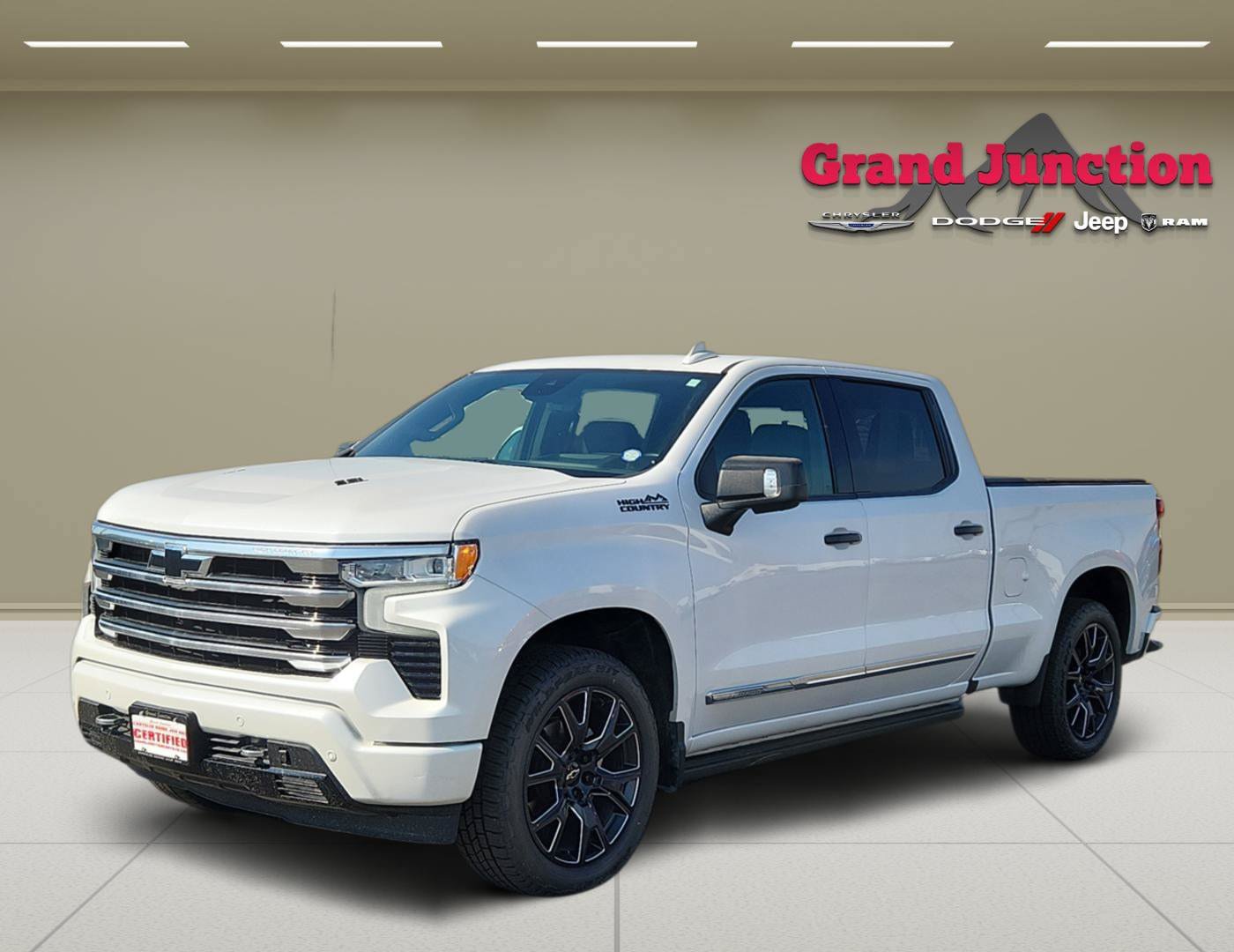 Used 2023 Chevrolet Silverado 1500 High Country w/ Technology Package AWD/4WD image 3