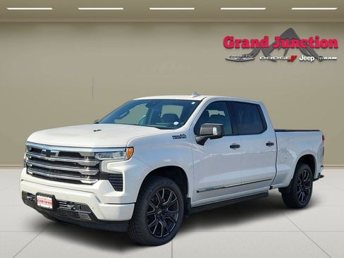 Used 2023 Chevrolet Silverado 1500 High Country w/ Technology Package AWD/4WD image 3
