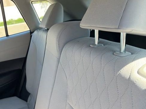 Used 2025 Toyota Corolla Cross L image 9