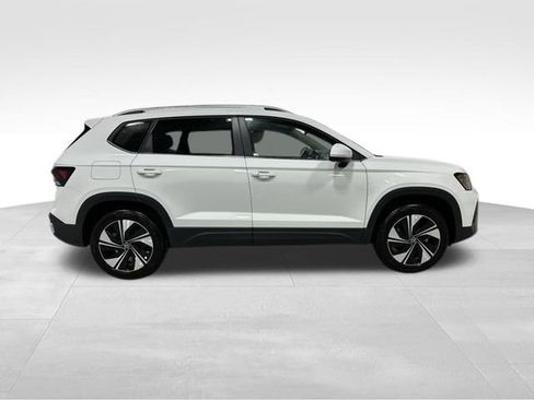 New 2026 Volkswagen Taos SE AWD/4WD image 3