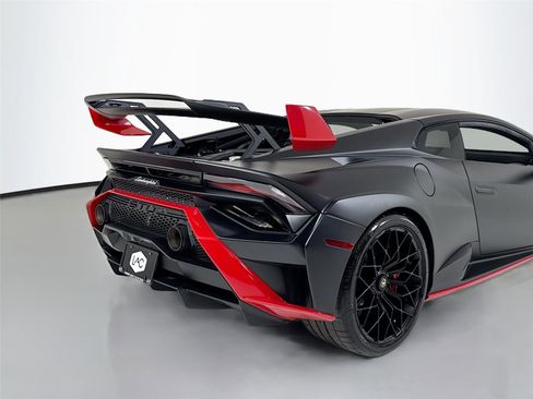 Used 2022 Lamborghini Huracan STO RWD image 38