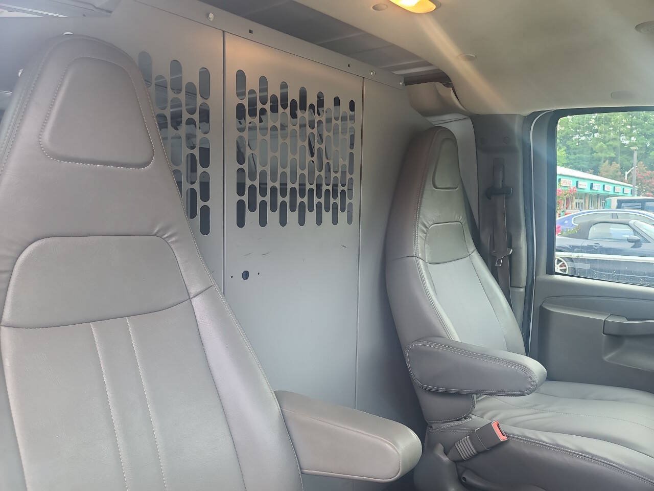 Used 2018 Chevrolet Express 2500 RWD image 27