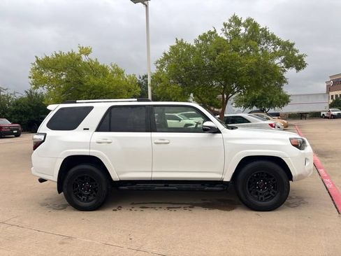 Used 2022 Toyota 4Runner SR5 Premium w/ Moonroof Package RWD image 4