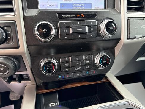 Used 2019 Ford F150 Lariat w/ Equipment Group 502A Luxury AWD/4WD image 38