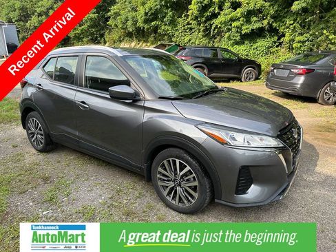Used 2023 Nissan Kicks SV FWD image 1