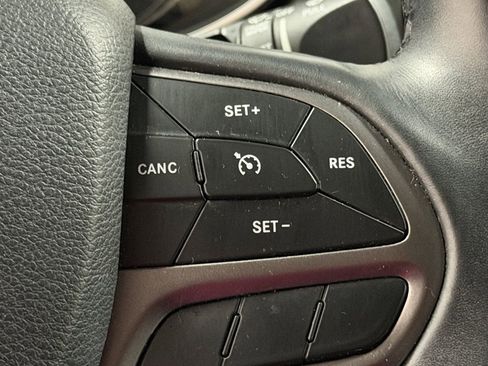 Used 2019 Jeep Cherokee Latitude Plus image 30