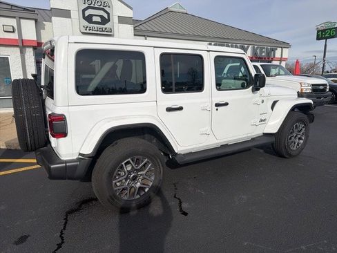 Used 2024 Jeep Wrangler Sahara image 10