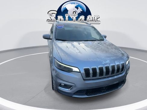 Used 2019 Jeep Cherokee Limited w/ Technology Group image 2