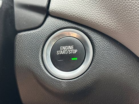 Used 2020 Chevrolet Equinox LS FWD image 32