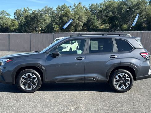 Used 2025 Subaru Forester Premium AWD/4WD image 6