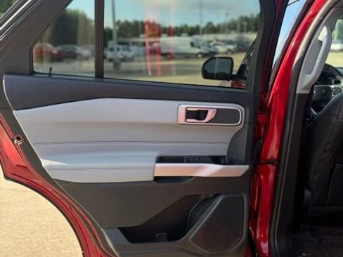 Used 2024 Ford Explorer XLT w/ Equipment Group 202A AWD/4WD image 22