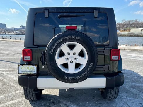 Used 2011 Jeep Wrangler Unlimited Sahara w/ Dual Top Group AWD/4WD image 5