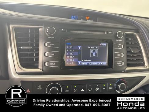 Used 2019 Toyota Highlander LE AWD/4WD image 6