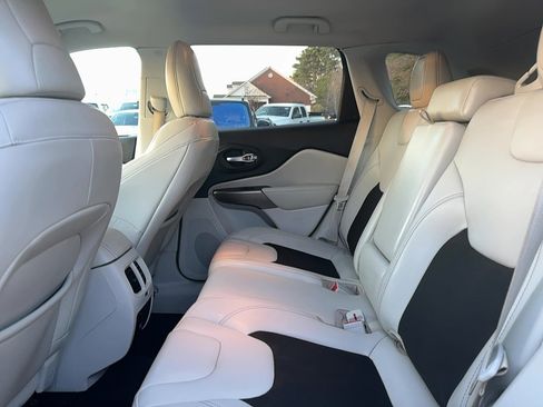 Used 2021 Jeep Cherokee Latitude Plus w/ Security Package image 12