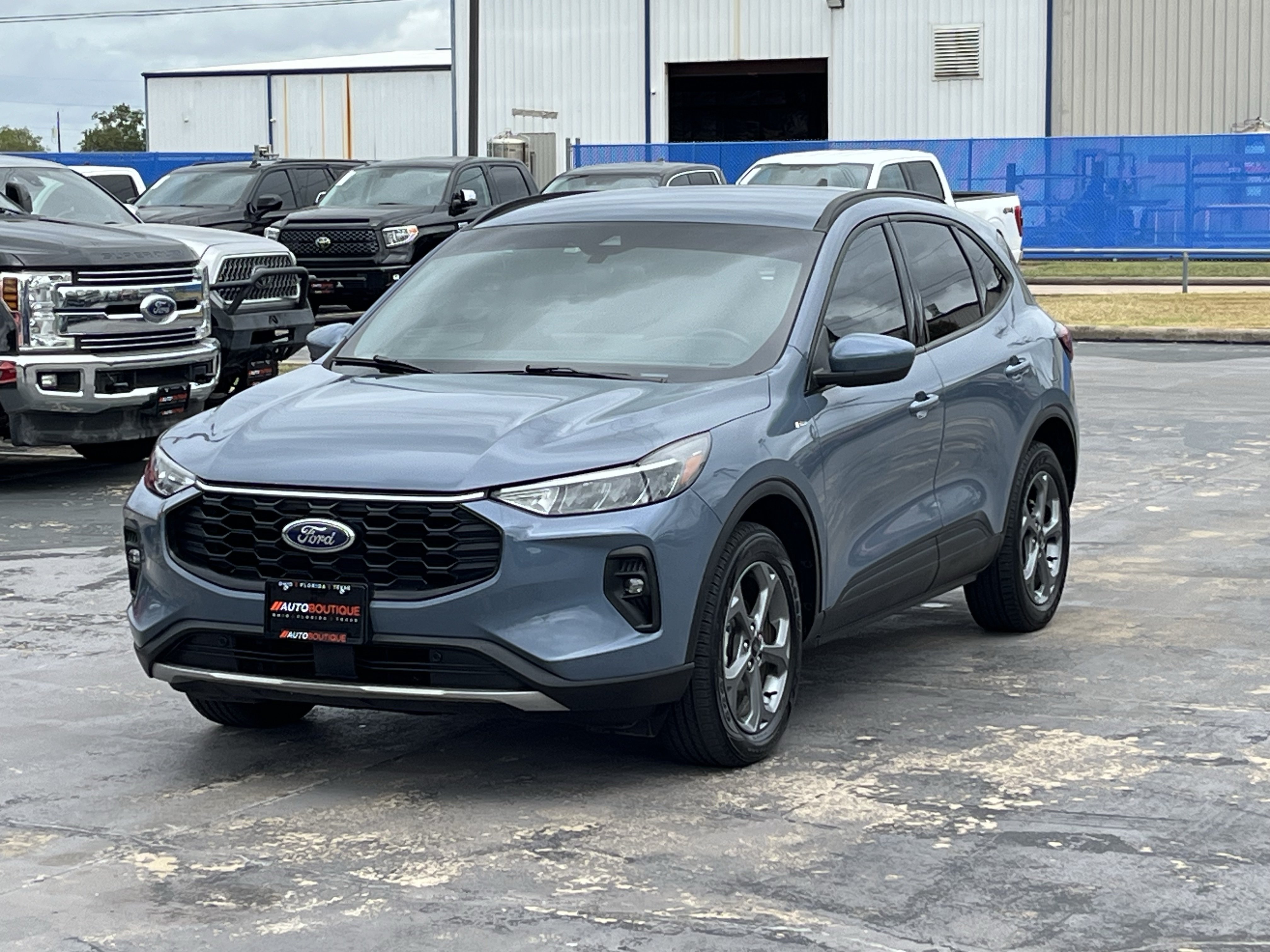 Used 2025 Ford Escape ST-Line Select w/ Tech Pack #1 AWD/4WD image 3