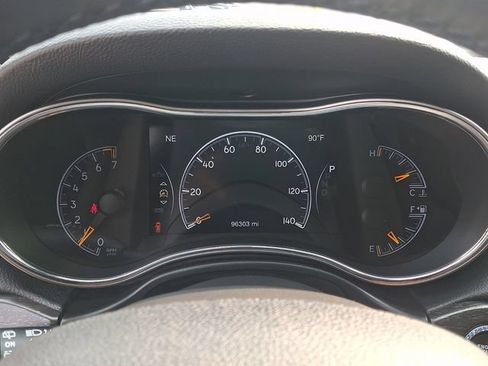 Used 2018 Jeep Grand Cherokee Laredo AWD/4WD image 23