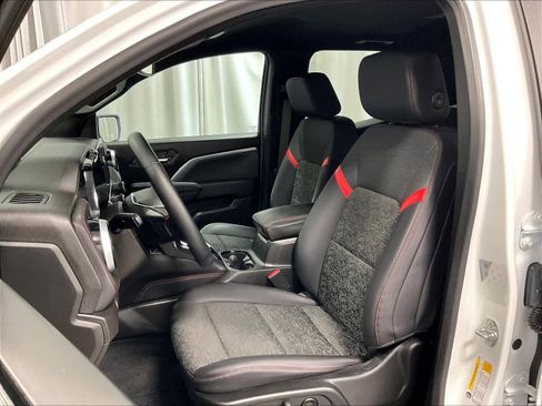 Used 2024 Chevrolet Colorado Z71 w/ Z71 Convenience Package 2 image 10