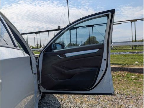 Used 2019 Honda Accord Sport image 13