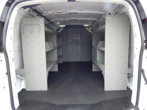 Used 2021 Chevrolet Express 2500 RWD image 16