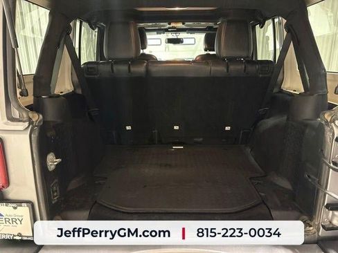 Used 2018 Jeep Wrangler Unlimited Sahara w/ Connectivity Group AWD/4WD image 26