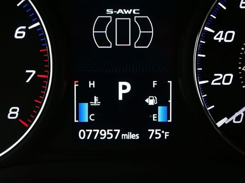 Used 2015 Mitsubishi Outlander SE AWD/4WD image 28
