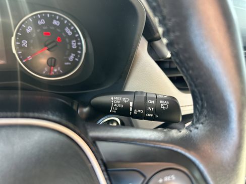 Used 2020 Toyota RAV4 XLE Premium image 29