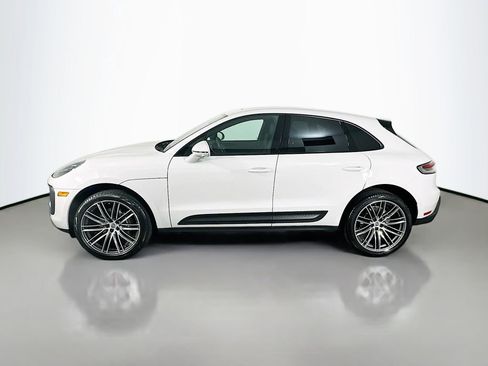 Certified 2025 Porsche Macan image 2