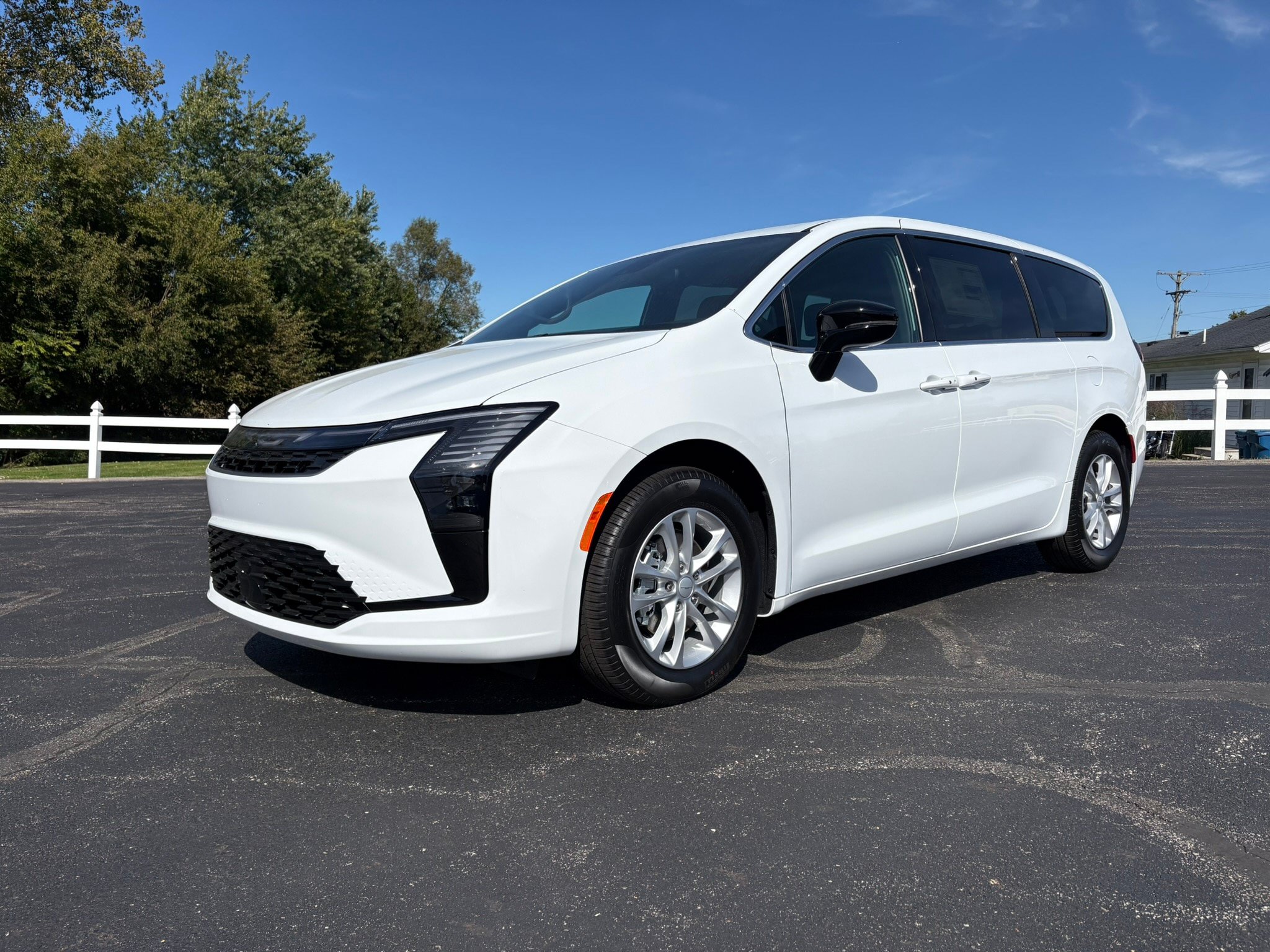 New 2027 Chrysler Pacifica Select FWD image 3