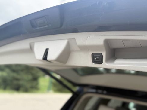 Used 2017 GMC Acadia SLT image 32