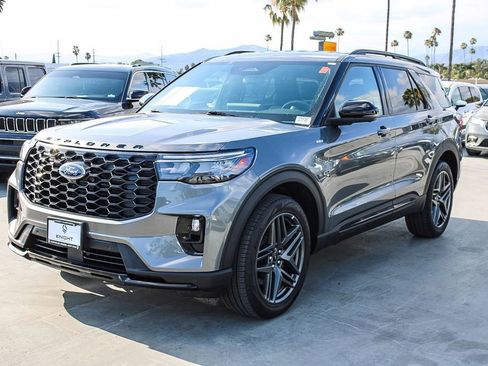 Used 2025 Ford Explorer ST-Line w/ ST-Line Street Pack AWD/4WD image 4