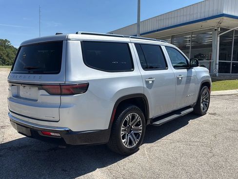 Used 2023 Jeep Wagoneer Series II AWD/4WD image 5