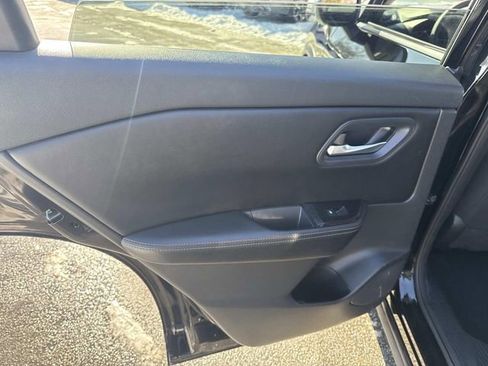 Used 2024 Nissan Rogue SV image 18