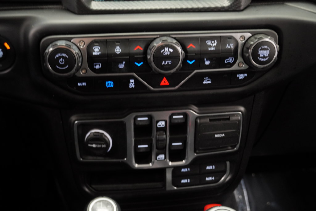 Used 2023 Jeep Wrangler Unlimited Sahara w/ Cold Weather Group AWD/4WD image 31