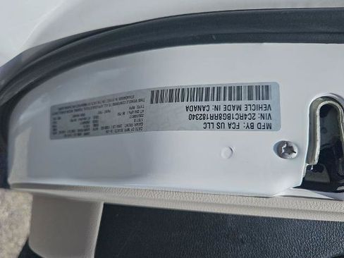 Used 2024 Chrysler Pacifica Touring-L FWD image 34