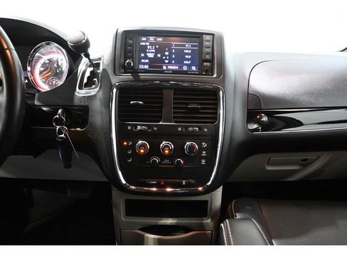 Used 2019 Dodge Grand Caravan SXT FWD image 23