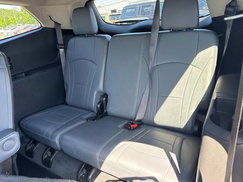Used 2021 Buick Enclave Essence FWD image 19