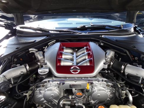 Used 2014 Nissan GT-R Black Edition image 19