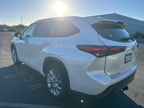 Used 2022 Toyota Highlander Limited AWD/4WD image 5
