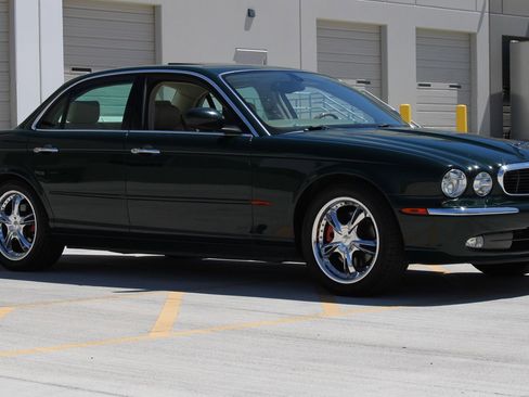 Used 2004 Jaguar XJ8 RWD image 4