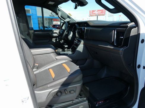 Certified 2025 GMC Sierra 1500 AT4 w/ AT4 Premium Package image 17