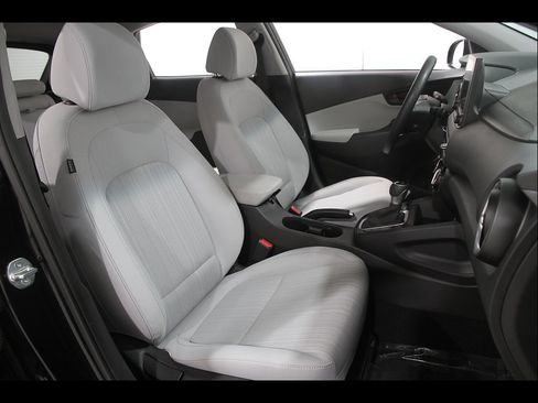 Certified 2023 Hyundai Kona SEL AWD/4WD image 17