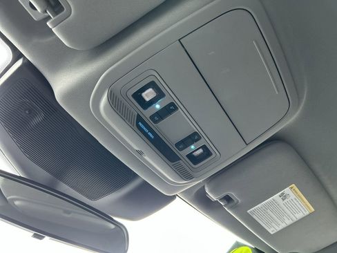 Used 2023 Ford Explorer XLT image 29