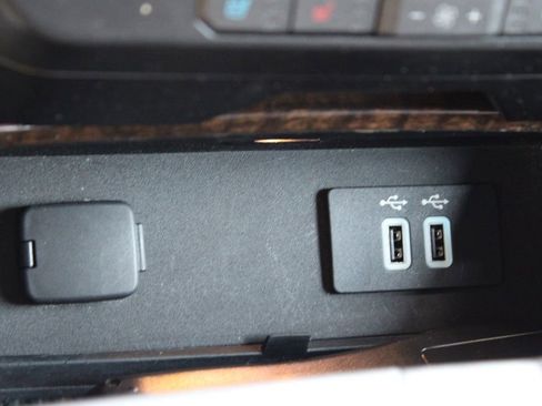 Used 2015 Ford F150 Platinum w/ Equipment Group 701A Luxury image 44