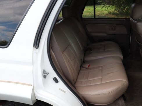 Used 2000 Toyota 4Runner SR5 image 21