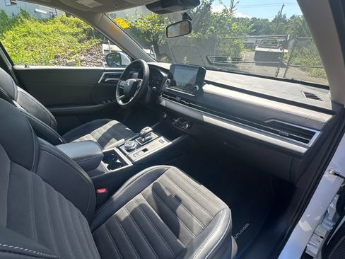 Used 2024 Mitsubishi Outlander 4WD Plug-In Hybrid image 30