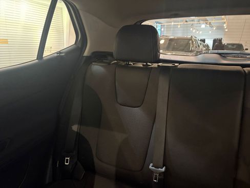 Used 2025 Buick Encore GX Preferred image 38