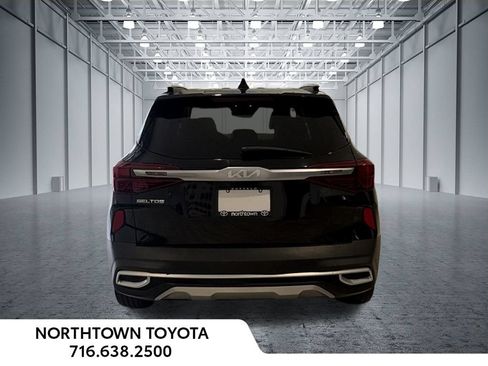 Used 2023 Kia Seltos SX w/ SX Sunroof Package AWD/4WD image 3